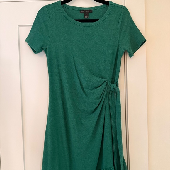 A Pea in the Pod Green Maternity Dress - Picture 1 of 3